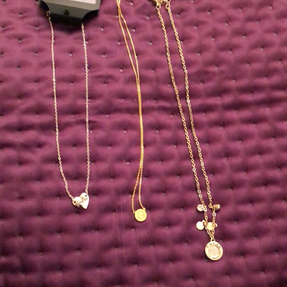 3 Guess Los Angeles necklaces - Picture 4 of 15